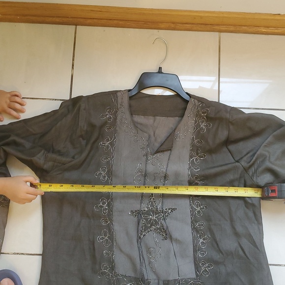 Embroidered pull-over abaya - Picture 4 of 4